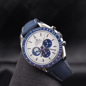 Vintage mechanical wristwatch with patina dial