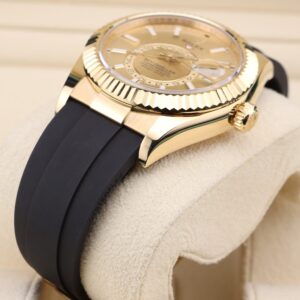 Vintage diver watch with original bezel
