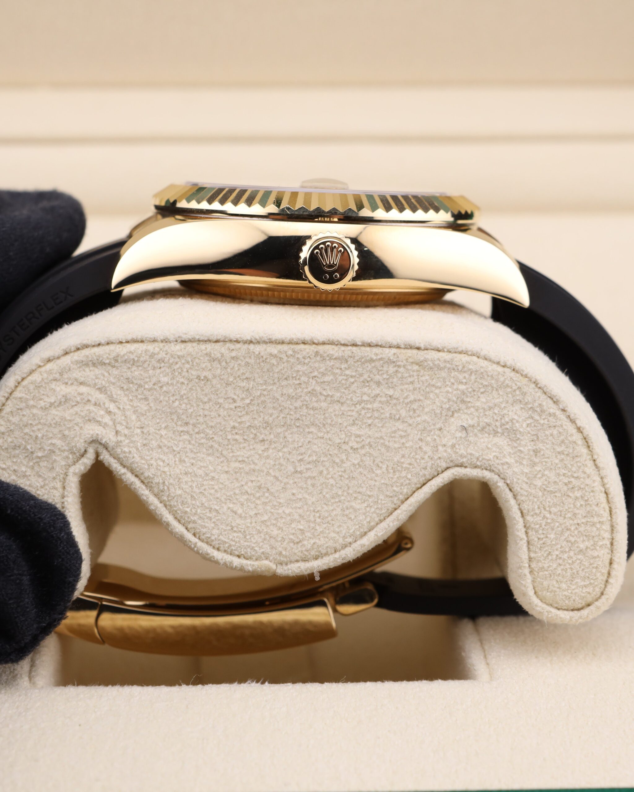 Discontinued sports wristwatch on leather strap