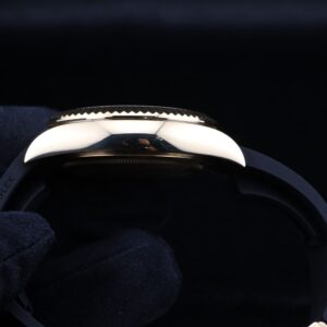 Retro automatic watch with original lume