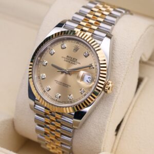 Vintage dress watch with minimalist dial