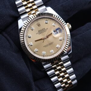 Mid-size vintage dress watch with classic design