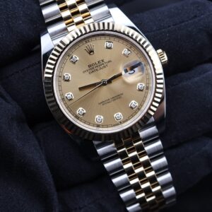 Vintage diver watch with original bezel