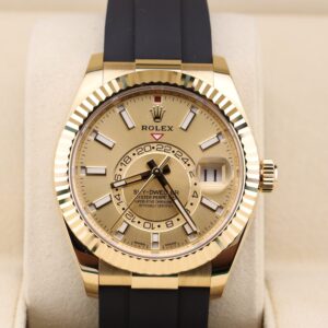 Classic retro chronograph with luminous markers