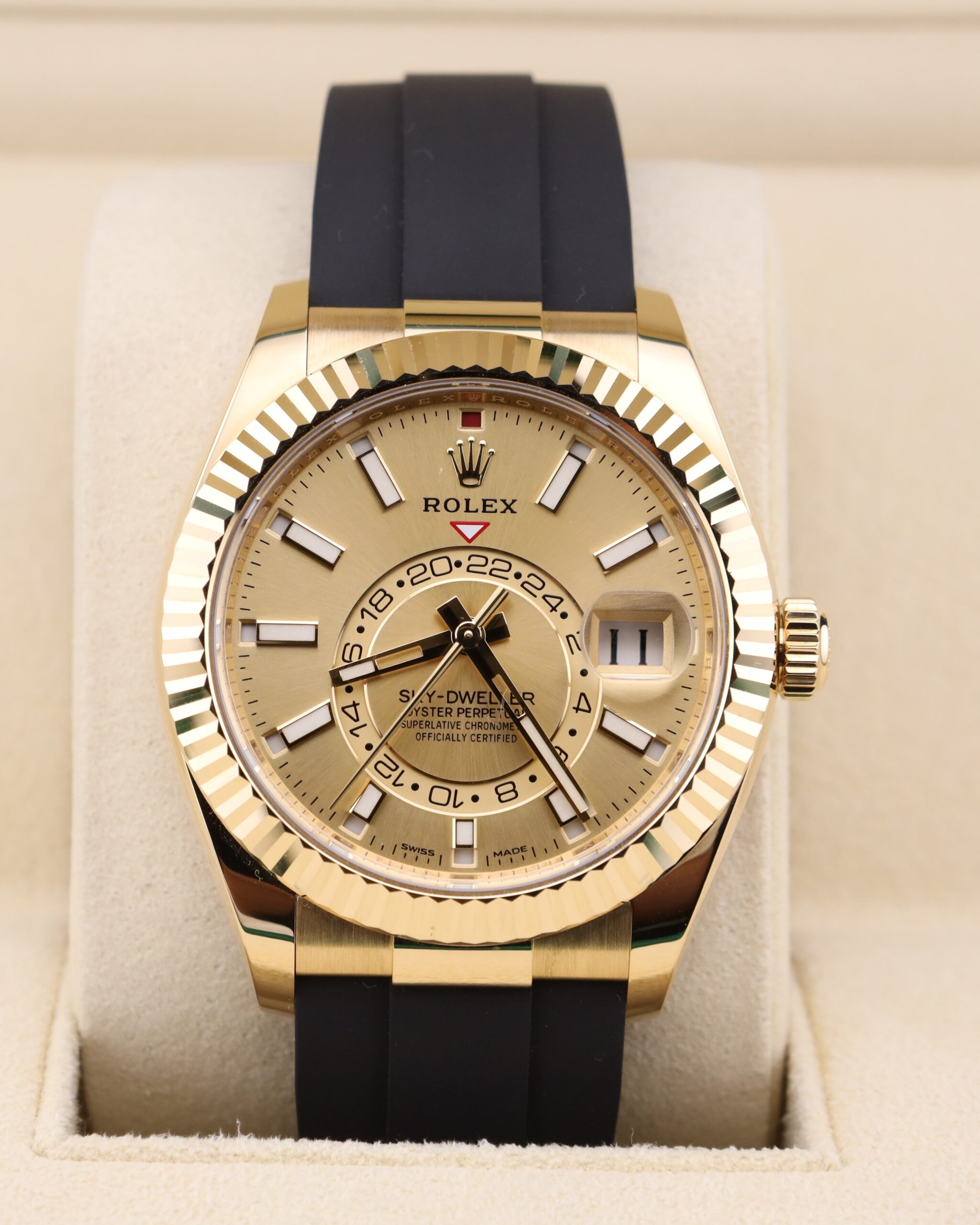 Classic retro chronograph with luminous markers
