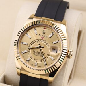 Vintage mechanical wristwatch with classic dial