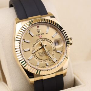 Retro automatic watch with patina dial