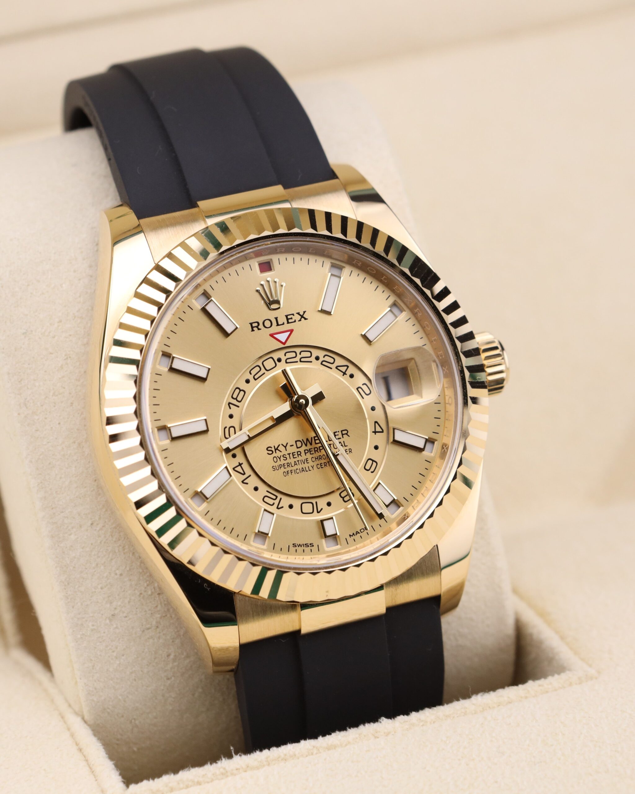 Retro automatic watch with patina dial