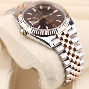 Mid-size vintage dress watch with classic design