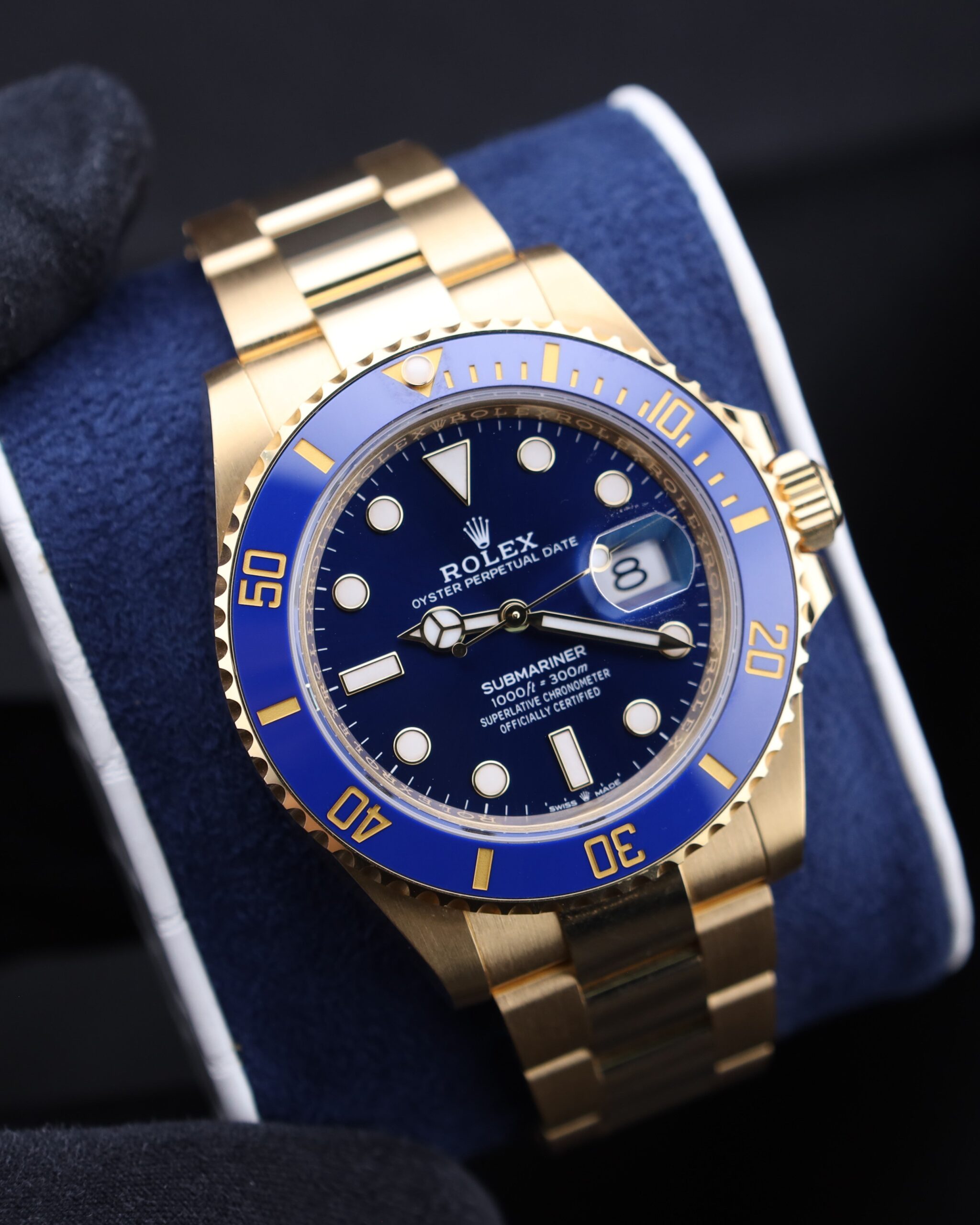 Discontinued sports wristwatch with original bezel