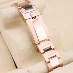 Retro mechanical wristwatch on wrist