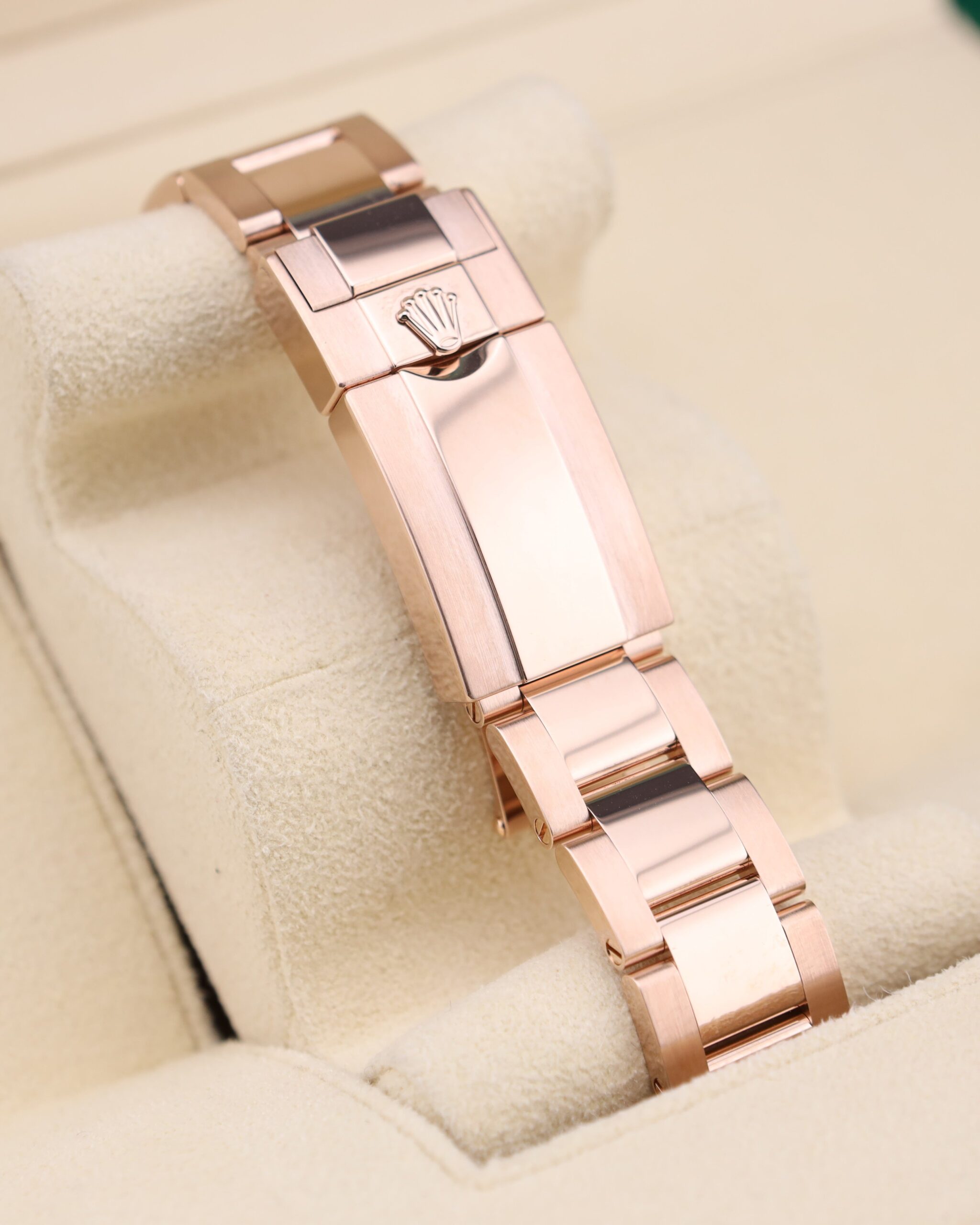 Retro mechanical wristwatch on wrist