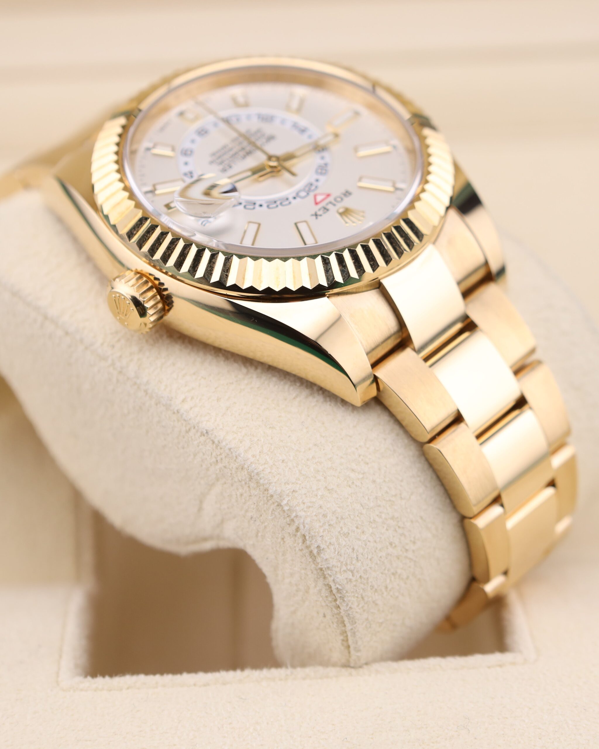 Pre-owned vintage diver watch with original bezel