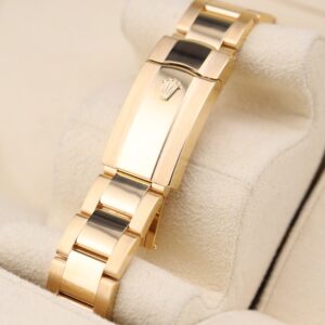 Mid-size vintage dress watch with original dial