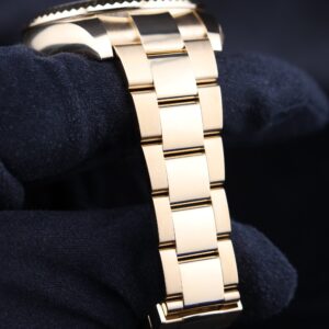 Retro automatic watch with original lume