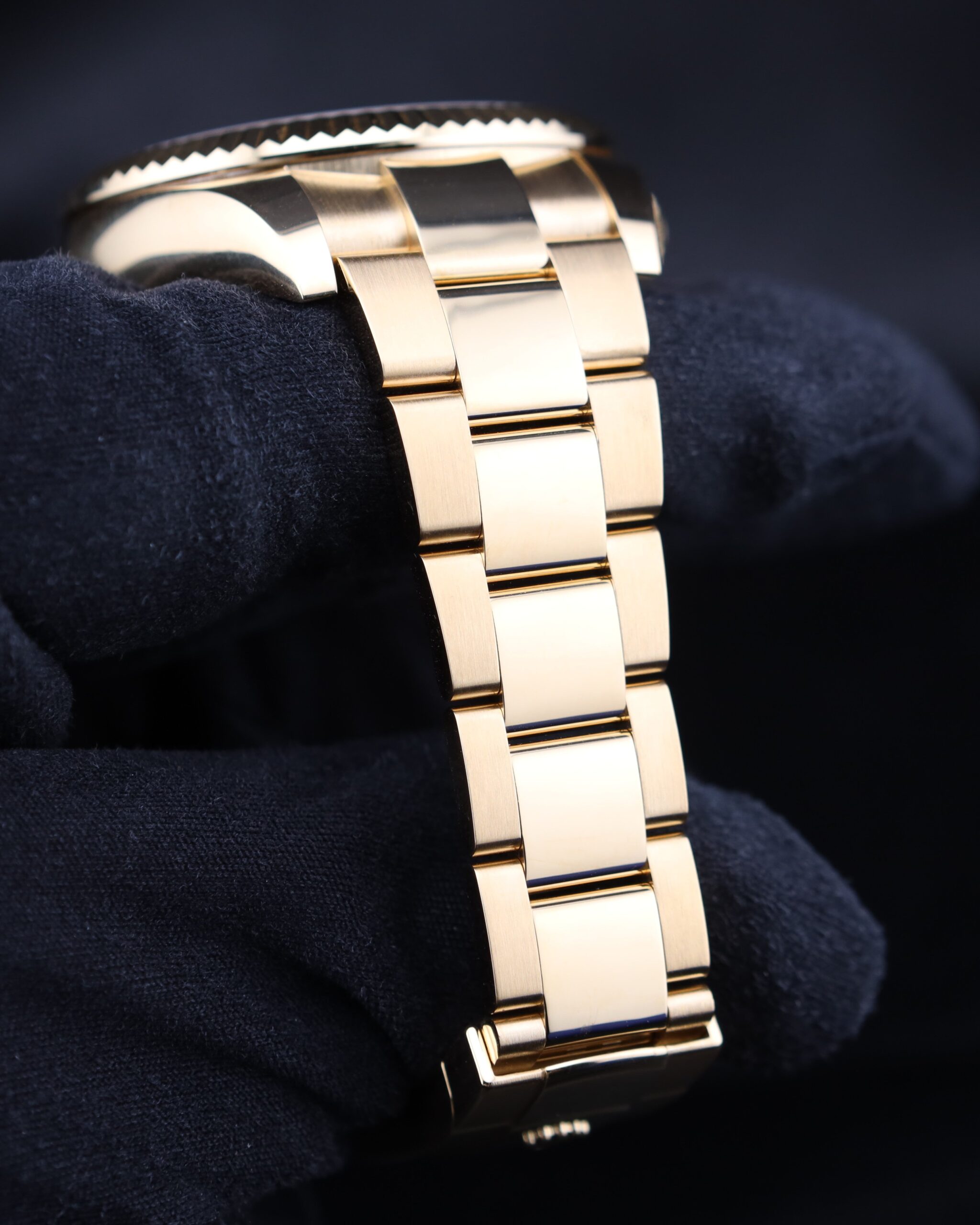 Retro automatic watch with original lume