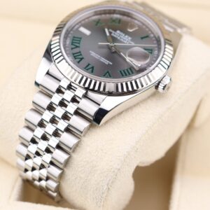 Retro automatic watch with original lume