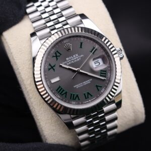 Vintage diver watch with original bezel