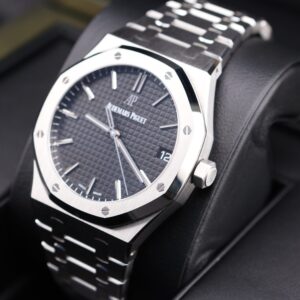 Discontinued sports wristwatch with steel bracelet