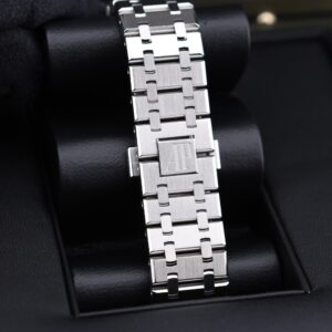 Mid-size vintage dress watch with leather strap