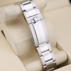 Retro mechanical watch with patina dial