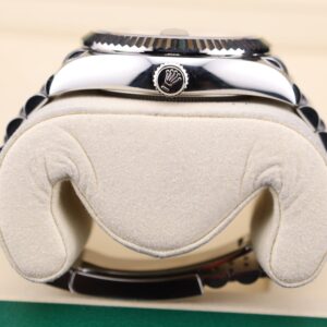 Retro automatic watch with original lume