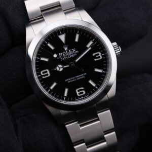 Discontinued sports wristwatch with bold bezel