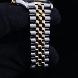 Vintage diver watch with original bezel