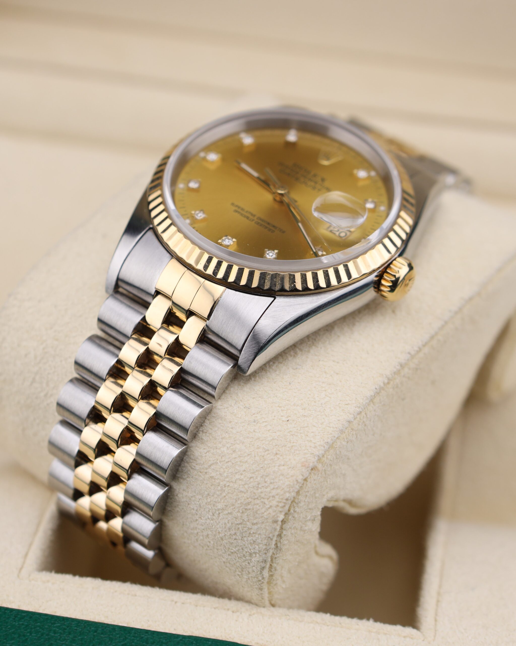 Neo-vintage luxury wristwatch with leather strap