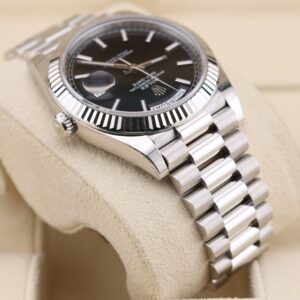 Mid-size vintage dress watch in elegant style