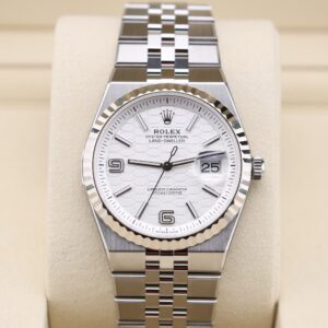 Retro automatic watch with original lume