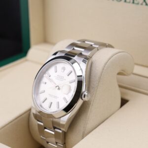 Discontinued vintage diver watch with bezel