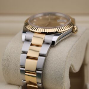 Luxury watch with diamond champagne dial