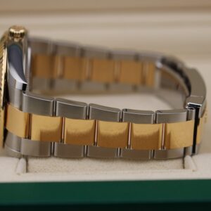 Luxury wristwatch with diamond champagne dial