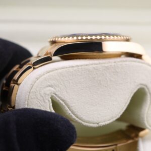 Rolex Submariner champagne dial with date window