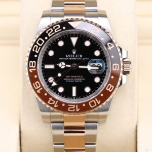 Neo-vintage two-tone GMT wristwatch