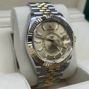 Luxury wristwatch with champagne dial and Jubilee bracelet